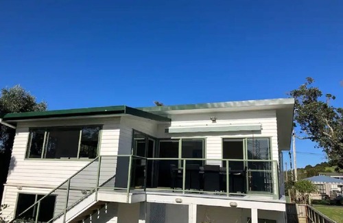 Oakura House | Spacious Beach House