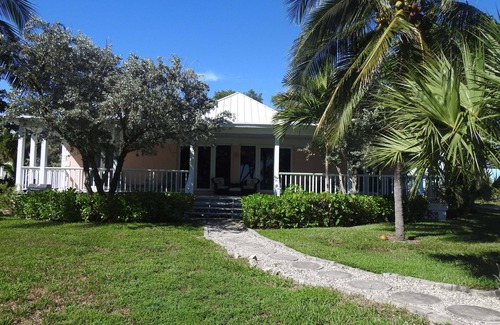 Freeport House | Spacious beachfront house, short drive to dining and shopping.