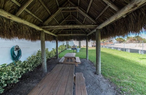 Mid Beach Condo | Spacious Beachfront Retreat,nFamily Friendly,nFree parking/Free Public Trolley