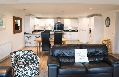 Treyarnon Apartment | Spacious beachside apartment with garden and sea views, dogs welcome