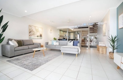Cullen Bay Apartment | Spacious Beachside Retreat, Plunge Pool + Patio