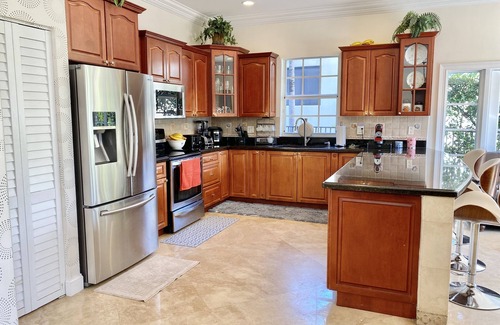 Garden Isles House | Spacious, beautiful 4 bedroom house with heated pool 10 min from Beach.