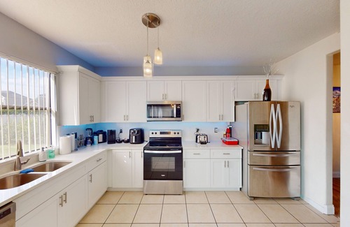 Buena Ventura Lakes House | Spacious Beautiful 5B/3B House . Close to attractions. Resort style.
