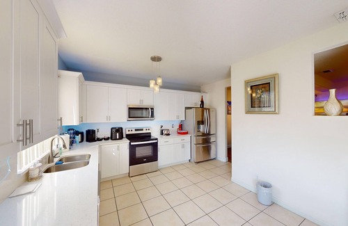 Buena Ventura Lakes House | Spacious Beautiful 5B/3B House . Close to attractions. Resort style.