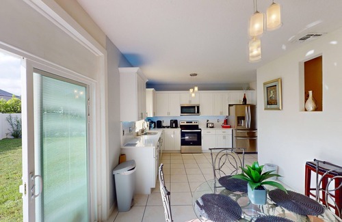 Buena Ventura Lakes House | Spacious Beautiful 5B/3B House . Close to attractions. Resort style.