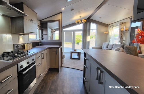 Dymchurch House | Spacious Beautiful 6 Berth Holiday Home Near the Beach & Resort Facilities