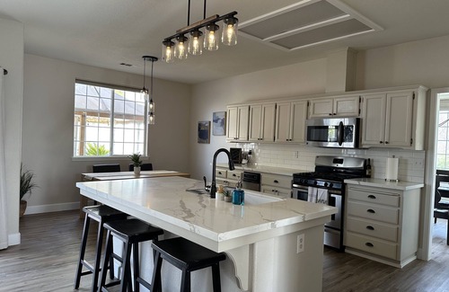 Paso Robles House | Spacious, Beautiful & Clean Home with Pool near Downtown