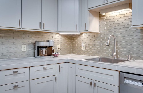 Portland House | Spacious, Beautiful & Private Hillside Oasis, SW Hills PDX with Free Coffee!