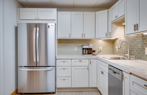 Portland House | Spacious, Beautiful & Private Hillside Oasis, SW Hills PDX with Free Coffee!