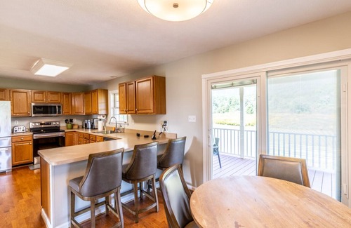 Etlan House | Spacious, Beautiful, Quiet Home with Amazing Old Rag Views