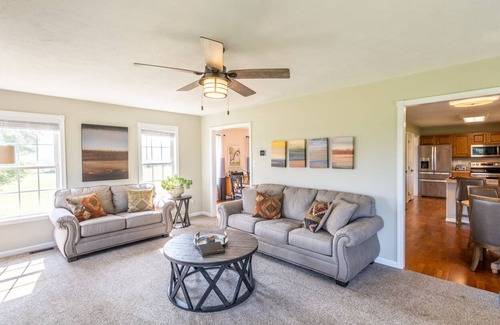 Etlan House | Spacious, Beautiful, Quiet Home with Amazing Old Rag Views
