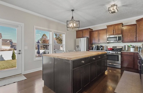 Lansing House | Spacious beautifully decorated home