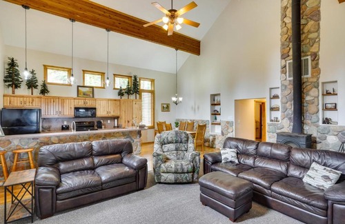 Beaver House | Spacious Beaver Getaway Near Eagle Point Resort!