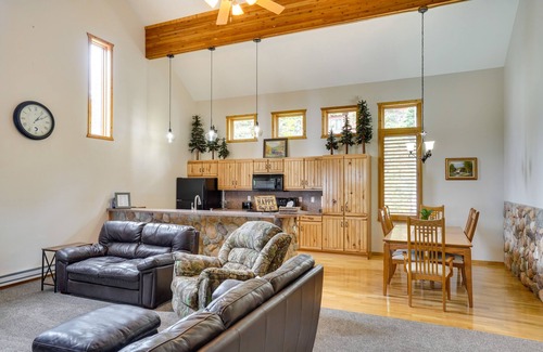 Beaver Cabin | Spacious Beaver Getaway Near Eagle Point Resort!