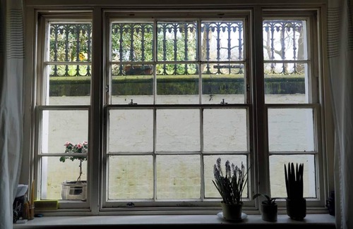 Sefton Park Apartment | Spacious bedroom in characterful period flat ensuite bathroom