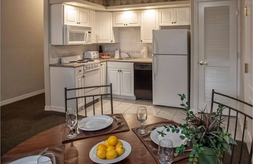 Branson Hotel | Spacious Bedroom w/Balcony, Full Kitchen + Kid-Friendly Play Area