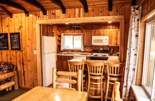 Puposky Cabin | Spacious Bemidji Family Retreat - Steps to Beach & Resort Amenities