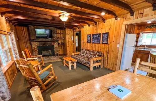 Puposky Cabin | Spacious Bemidji Family Retreat - Steps to Beach & Resort Amenities