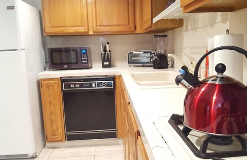 Beverly Grove Apartment | Spacious Beverly Hills 2 Bed w/Parking