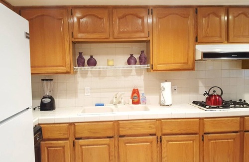 Beverly Grove Apartment | Spacious Beverly Hills 2 Bed w/Parking