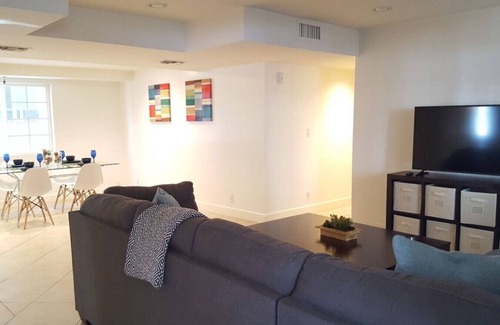 Beverly Grove Apartment | Spacious Beverly Hills 2 Bed w/Parking
