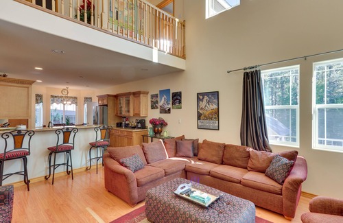 Fox Farm House | Spacious Big Bear Home w/Game Room + Hot Tub!