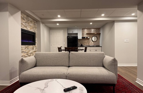 Innisfil Apartment | Spacious Bottom-Floor 2BR Suite