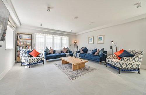 Charlestown House | Spacious Boutique House Near Beach and Bars, with Parking