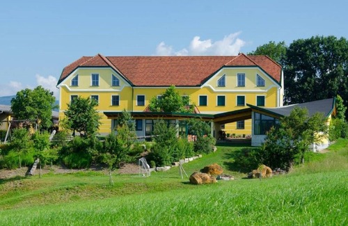 Sarling Apartment | Spacious, brand new vacation apartment on a family farm