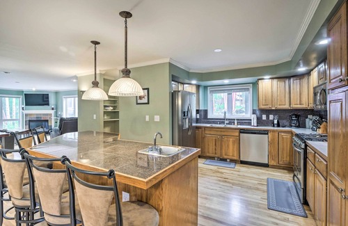 Warrior's Mark West House | Spacious Breck Gem w/Hot Tub: Walk to Ski Shuttle