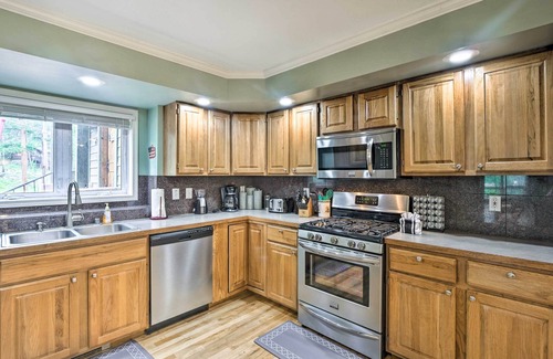 Warrior's Mark West House | Spacious Breck Gem w/Hot Tub: Walk to Ski Shuttle