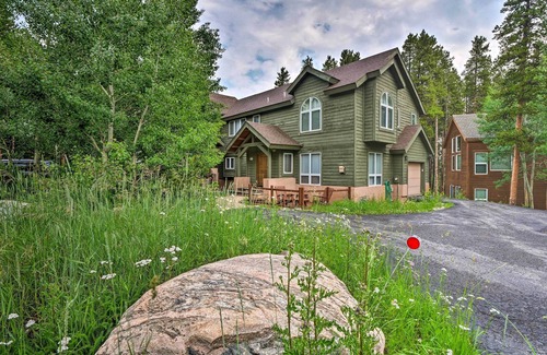 Warrior's Mark West House | Spacious Breck Gem w/Hot Tub: Walk to Ski Shuttle