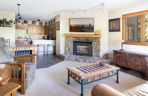 Warrior's Mark Condo | Spacious Breck Hideaway. Hot Tub. On Town Bus.