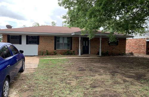 Fort Cobb House | Spacious Brick Home