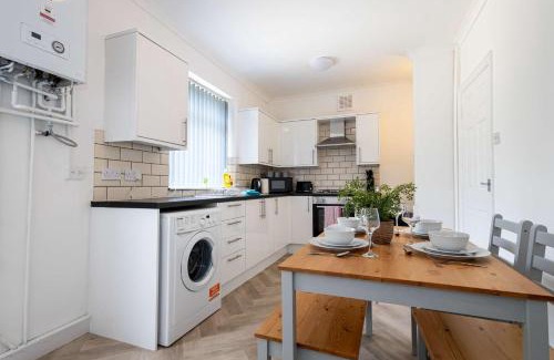 St Helens House | Spacious & Bright 3 Bedroom House in St Helens