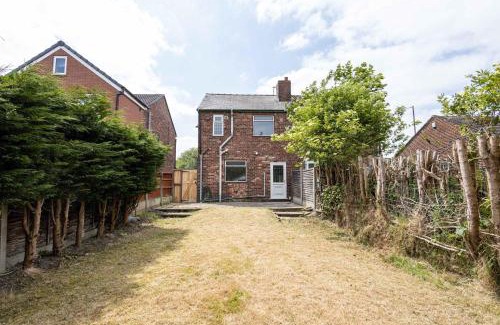 St Helens House | Spacious & Bright 3 Bedroom House in St Helens