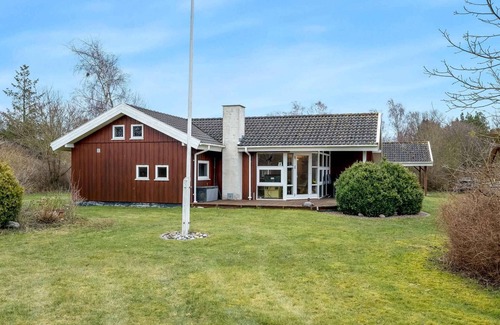 Næsby Strand House | Spacious, bright, 400m from the beach with sauna