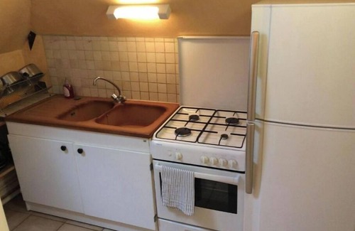 Tonnerre Apartment | Spacious, bright apartment in the city center