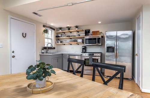 Clifton Apartment | Spacious BRIGHT Apt atop premier Restaurant! YUM!