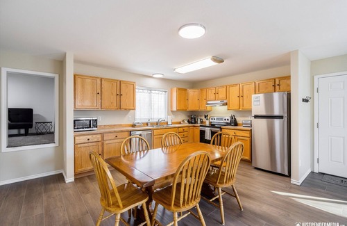 Bayshore - Klatt House | Spacious, bright, convenient to everything in Anchorage! Bonus room!