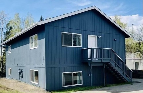 Bayshore - Klatt House | Spacious, bright, convenient to everything in Anchorage! Bonus room!