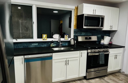 Medford Apartment | Spacious bright family home near Hospitals, Encore casino, T station, restaurant