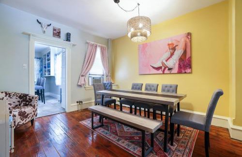 Ashfield House | Spacious Broadway Home Downtown Western Modern Charm with parking