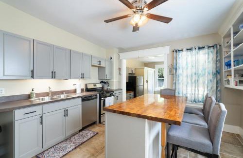 Ashfield House | Spacious Broadway Home Downtown Western Modern Charm with parking