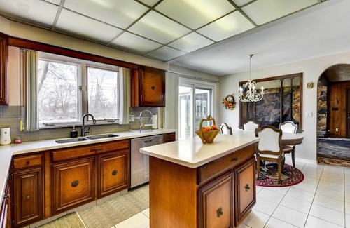 Williamsville Cottage | Spacious Buffalo Brick Home w/Backyard!