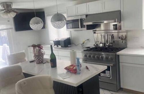 Yarmouth Port House | Spacious building in nice Yarmouth port with WiFi, AC