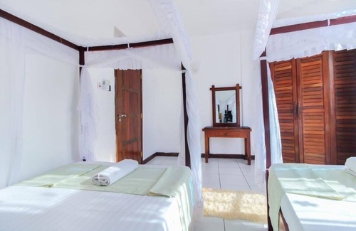 Mashonaland West House | Spacious building with 9 bedrooms, WiFi, fitness room in terrific Nyabira