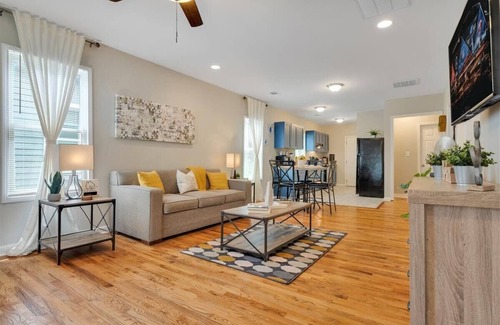 Washington Park House | Spacious Bungalow in the Heart of Downtown ATL! Minutes To All the Attractions!