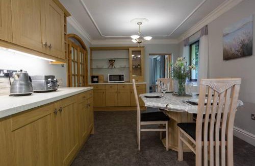 Llanybri House | Spacious bungalow with estuary views near Llansteffan