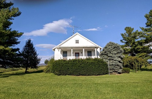 Singers Glen House | Spacious bungalow with rural views & vintage charm